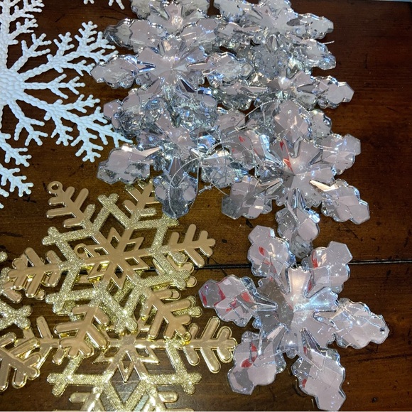 (Free w/ Bundle) Lot of Christmas Ornaments /Decorations (52 Pieces) - Picture 6 of 9